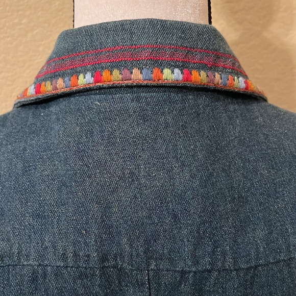 🧥 LN bonnie & norma brand women’s jean jacket with embroidery - Picture 9 of 12